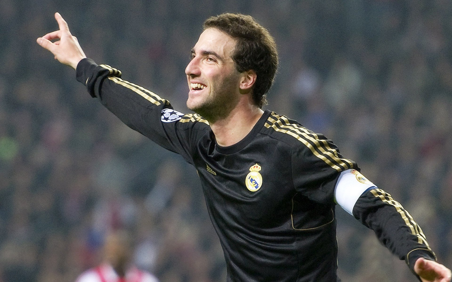 开云体育官网-巨星云集的欧冠：年度最璀璨的星光夜，欧冠星耀球员有哪些