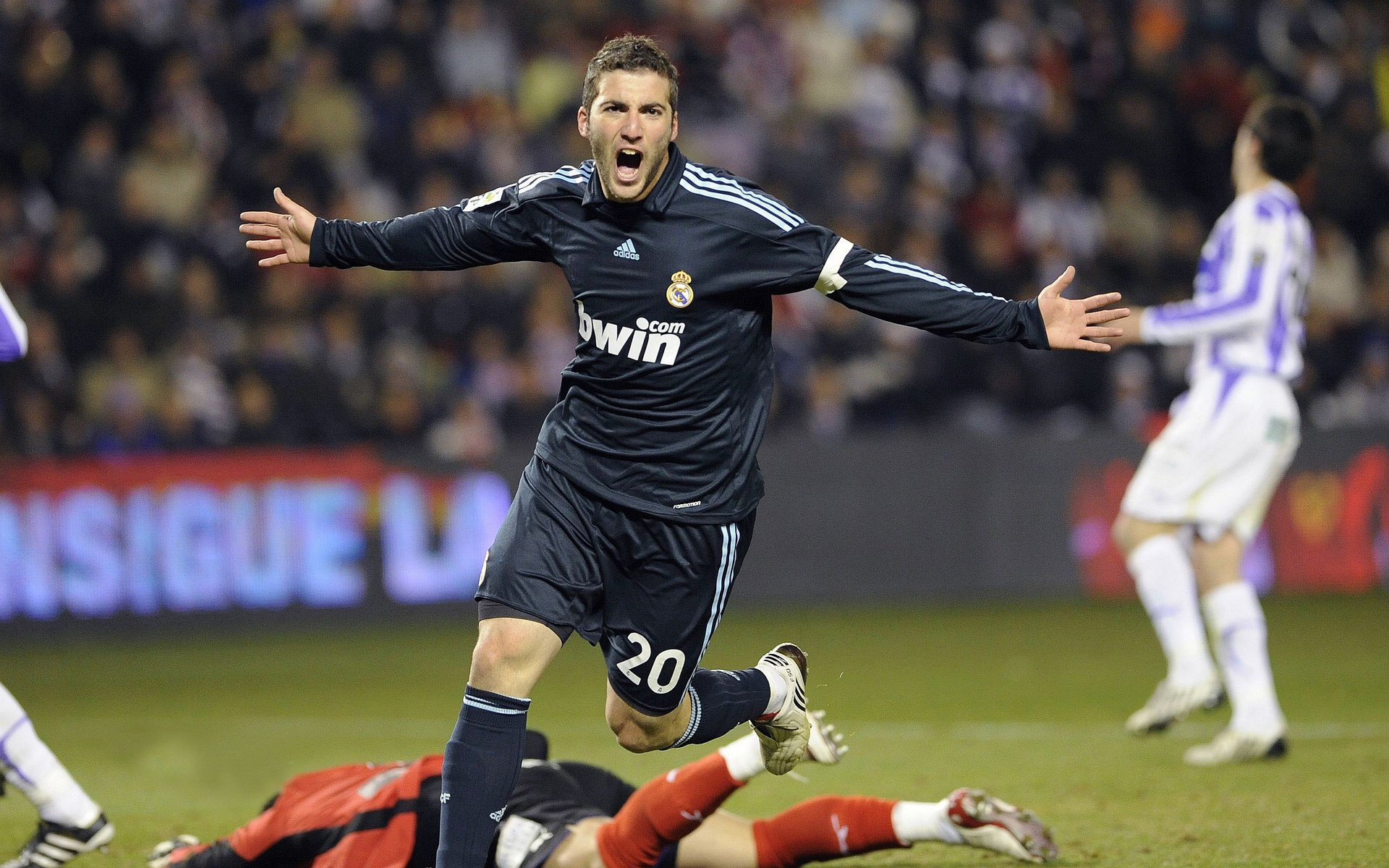 kaiyun.com-欧冠席位激烈争夺，积分榜上的“生死战”，欧冠十大死亡之组